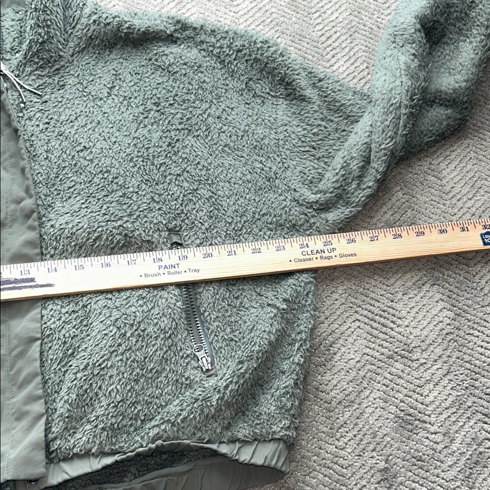 Vuori Women's Cozy Sherpa Jacket Green Fleece Jacket Olive Green Size Large - Picture 12 of 13